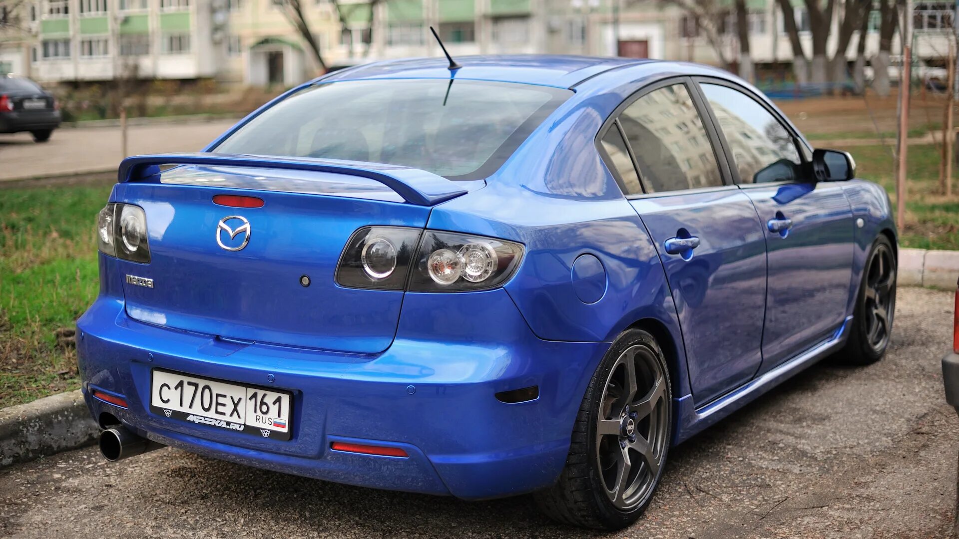 Mazda 3 tuning. Мазда 3 бк 1 рестайлинг седан tuning. Mazda 3 tuning седан. Mazda 3 mps седан. Mazda 3 bk обвес.