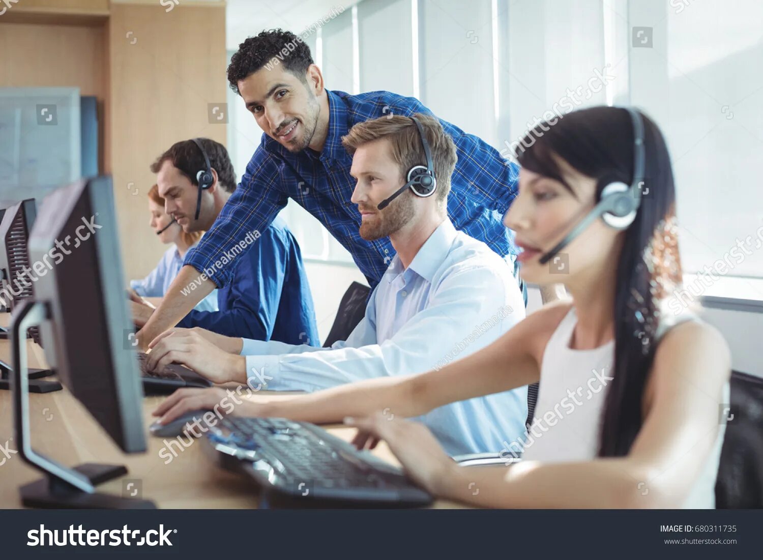 Call at and t. Маркетинговые технологии call-центра. супервизор. супервайзер колл центра. телемаркетолог кто это.