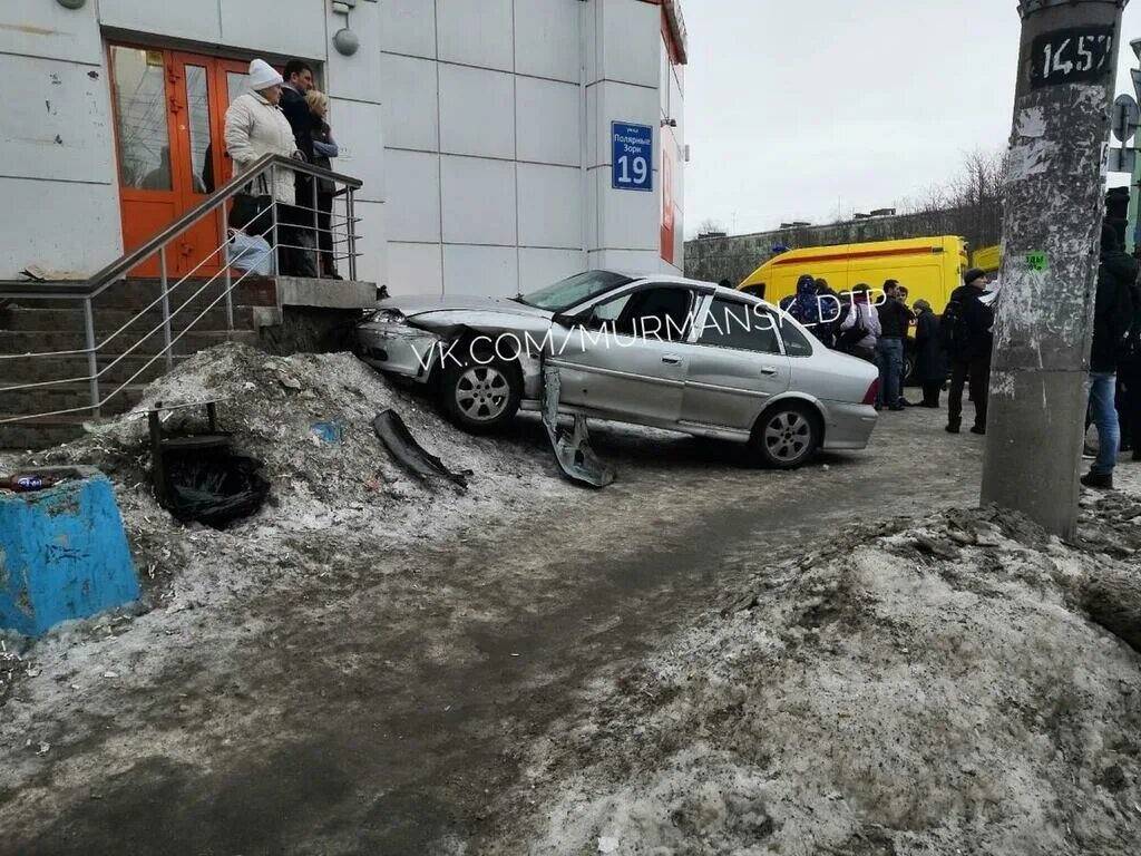 Мурманск чп сегодня. Авария в Мурманске на улице морской.