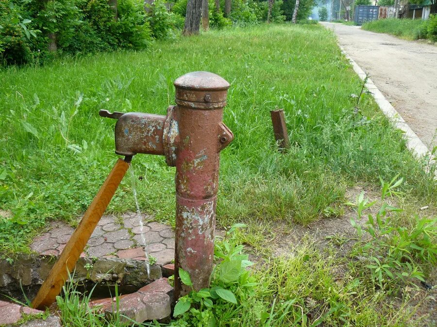 Колонка водокачка СССР. Колонка водяная. Водяная колонка СССР. Колонка для воды уличная.