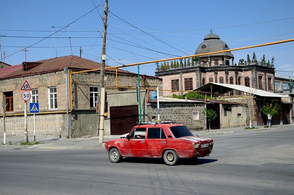 Жизнь в армении. Вагаршапат армения город. вагаршапат армения улицы. армения жизнь людей.