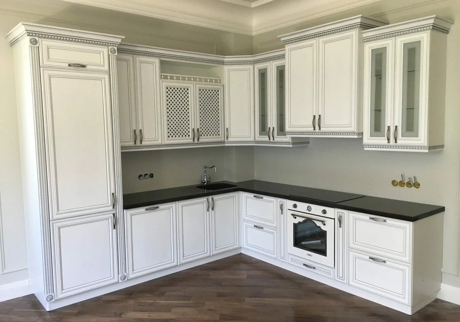 Кухня белая эмаль. Кухня эмаль глянец. Кухня мебель черноземья воронеж афродита. Белая матовая кухня. Красно белая кухня.