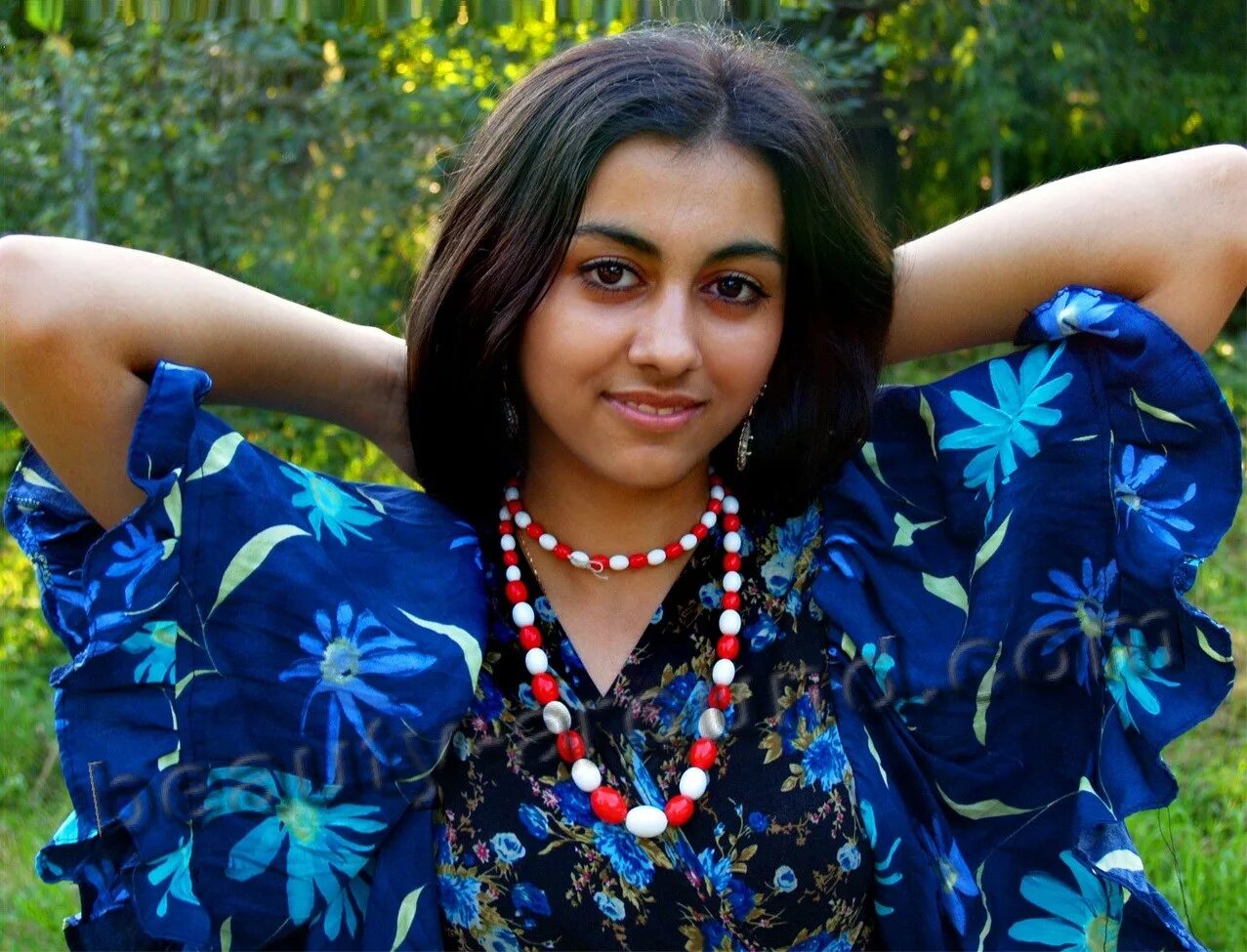 Цыганки театра ромэн. Цыганский ансамбль дэвлалэ. Театр ромэн цыгане. Цыганская 16. Цыганская 16.