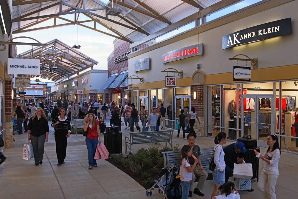 Аутлет в гонконге. Outlet mall houston. летают аутлет молл. шоппинг в америке. аутлет в бильбао.