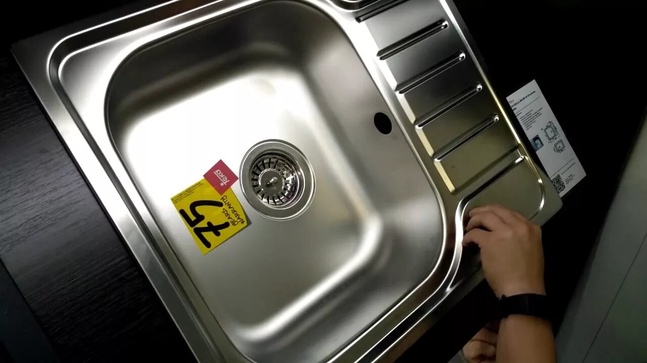 Вырезать отверстие в мойке из нержавейки. Отверстие в мойке из нержавейки под смеситель. Отверстие в мойке из нержавейки под смеситель. Прорезка отверстий в нержавеющей мойке под смеситель. Отверстие в мойке из нержавейки под смеситель.