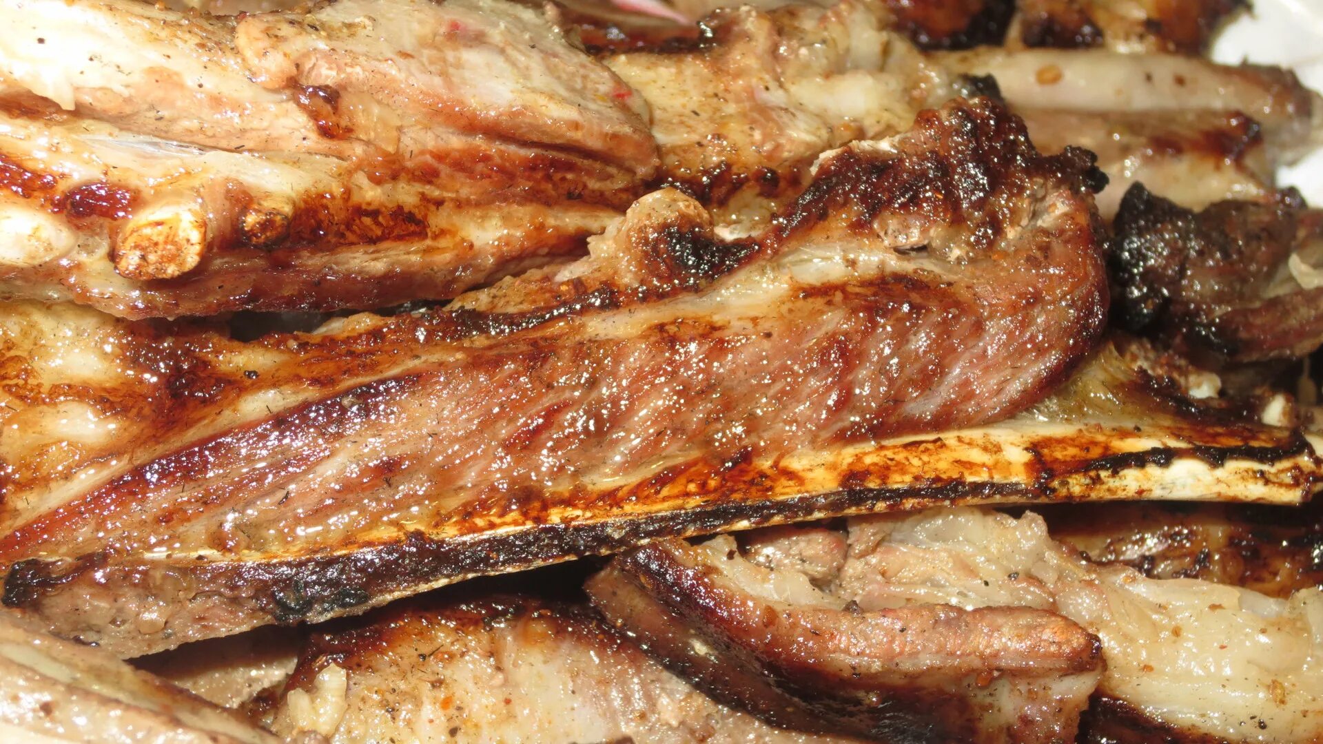 Как вкусно приготовить ребра на сковороде. Ребрышки. бараньи ребрышки на сковороде. баранина ребра на сковороде.
