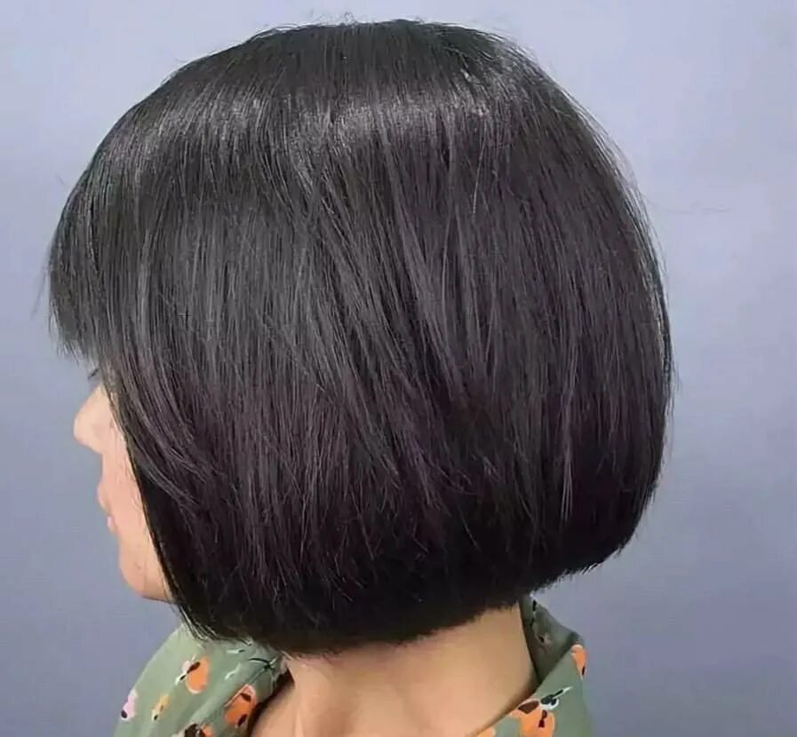 Стрижка градуированное каре каскад боб. Боб каре 2021 с челкой на средние. Стрижка каре каскад градуированное градуированное. Градуированный боб каре на средние волосы. Градуированный боб каре затылок.