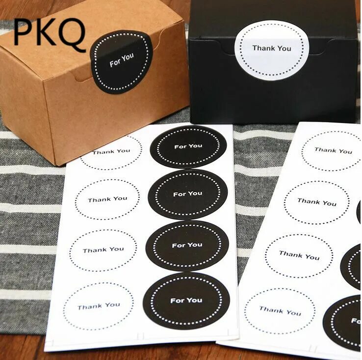 коробочка для наклеек. наклейки на коробки с логотипом. коробка с наклейкой. стикеры для упаковки товара. наклейки в коробочках с алиэкспресс.