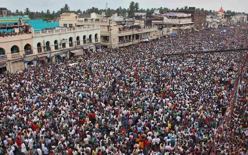 Бангладеш перенаселение. Индия толпа. Индия много людей. Толпа людей Индия.