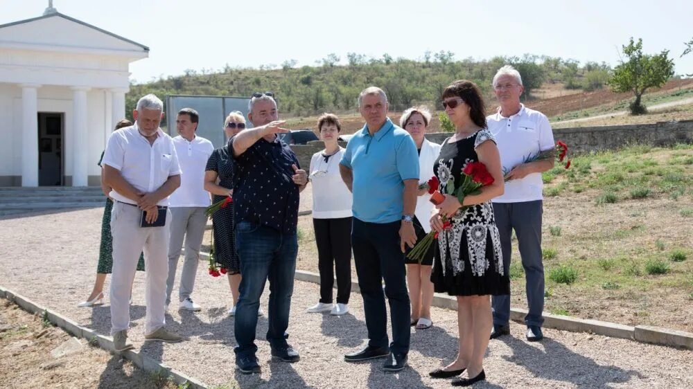 Погода счастливое бахчисарайский. Глава Вилино Бахчисарайского района. Председатель райсовета Бахчисарайского района. Крым Бахчисарайский район село Отрадное. Ароматное (Бахчисарайский район).