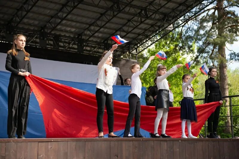 Педагогический колледж ростов на дону. Гбпоу дпк. Педагогический колледж дзержинск. Выпускной праздник. Дпк дзержинск.