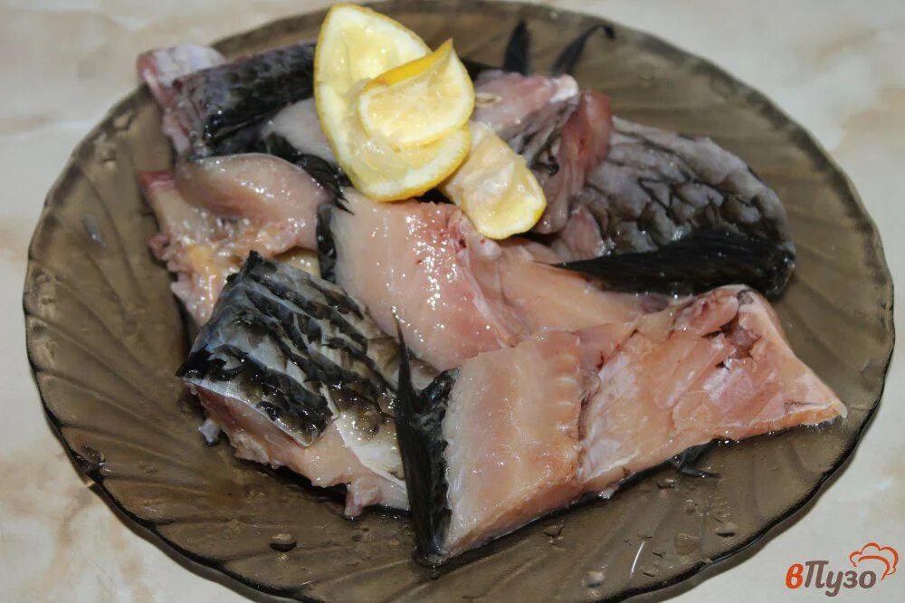 Как пожарить карпа кусочками. Маринованный карп. карп жареный на сковороде. карп жареный кусочками.