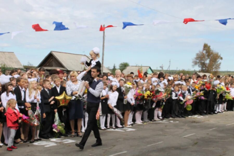 Школы шимановска амурской области. Школа 1 Шимановск. Школа 4 Шимановск. ДШИ Шимановск. Шиманонтийский район школы.