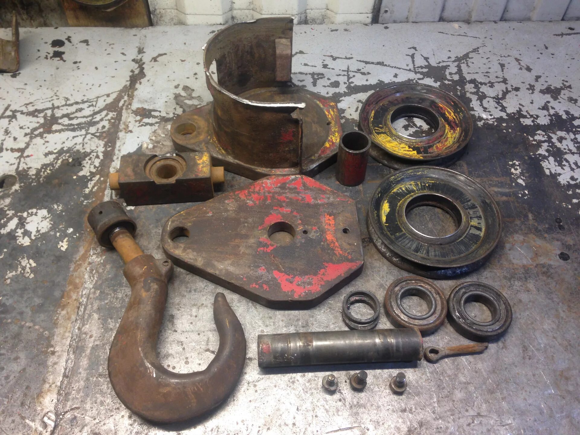 Крюк разбор. Зев крюка браковка. Крюк разбор. Крановый крюк 16а чертеж. Крюк строповочный 10 тонн чертеж.