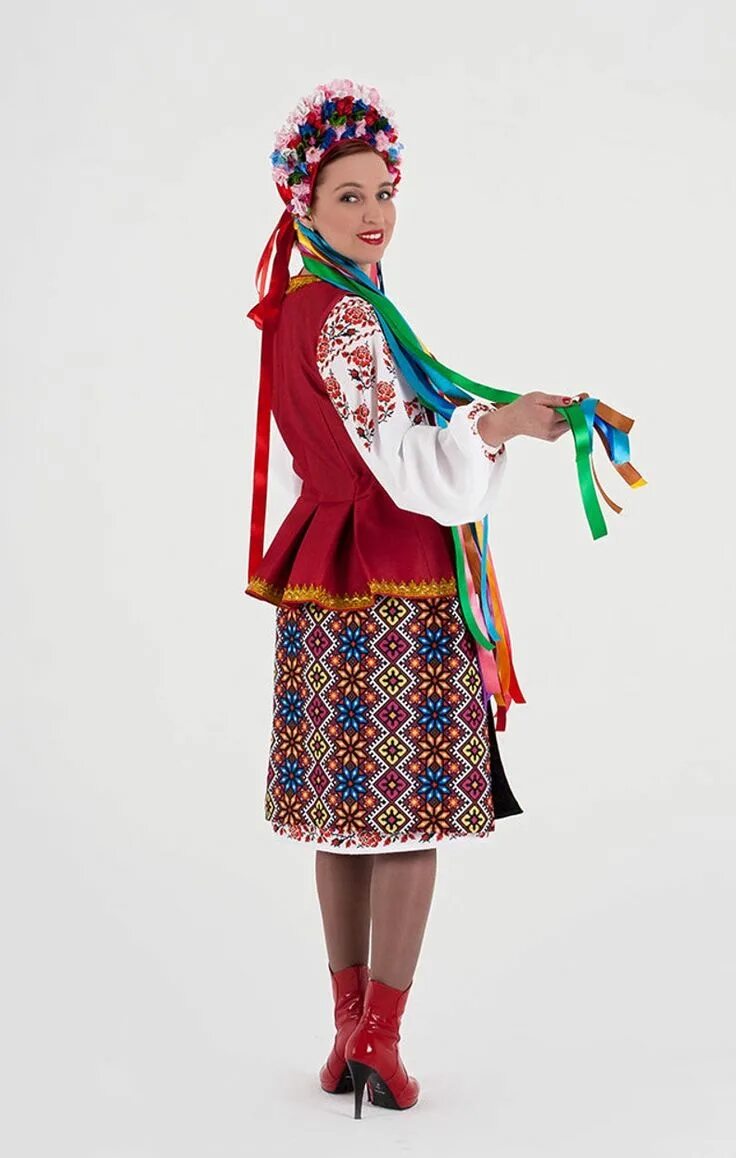 Украинская одежда 6. Украинский национальный костюм. Украинский костюм женский. Украинский народный костюм. Украинский национальный костюм женс.