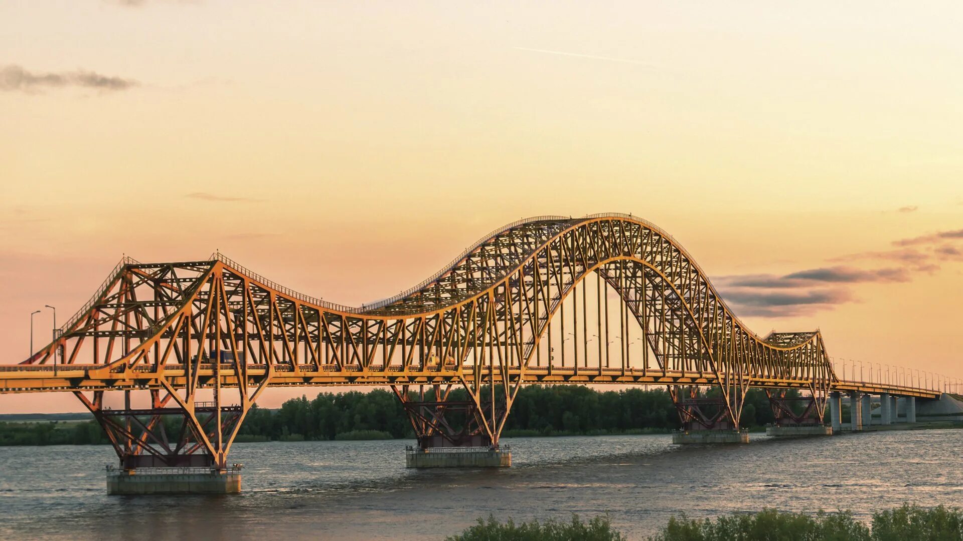 Мост в ханты мансийске сколько металла ушло