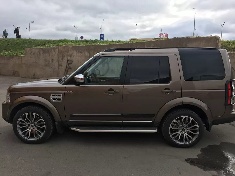 Дискавери диски купить. Discovery 3 r20. Диски р20 ленд Ровер Дискавери. Land Rover Discovery 4 r20. Диски r20 на Land Rover Discovery 3.