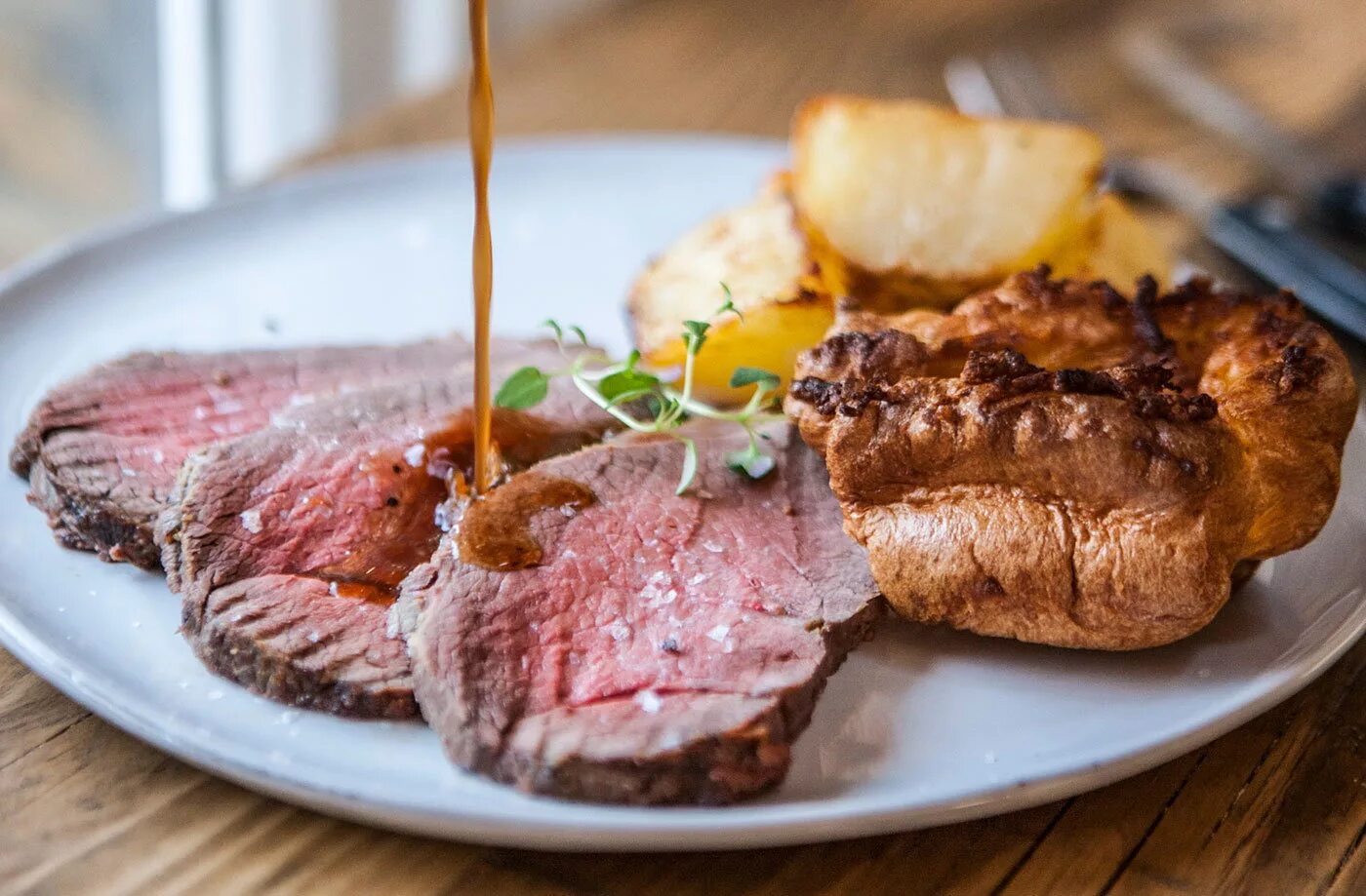 Эскалоп на гриле. Свиные отбивные. Стейк рибай. Стейк горчица. Ростбиф мраморный.