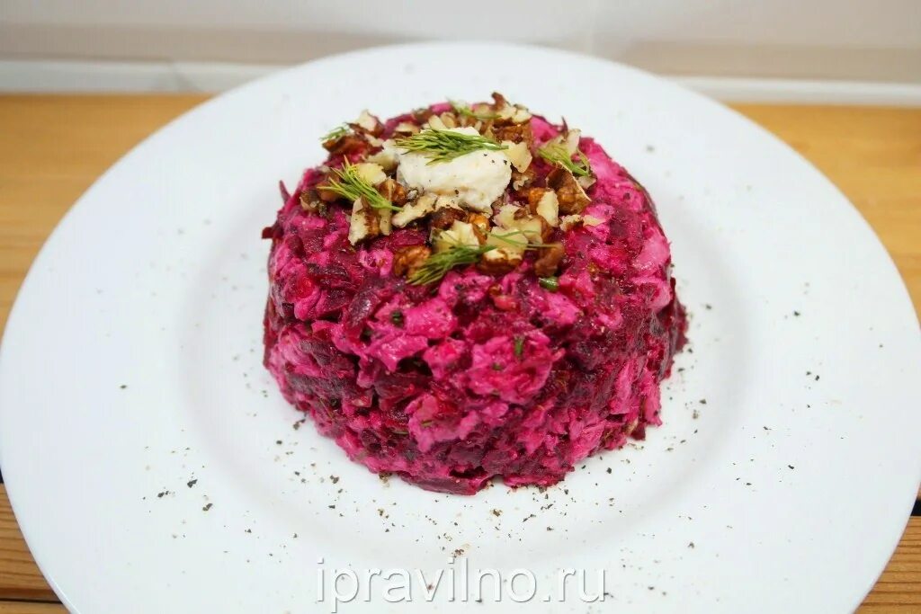 Курица со свеклой. Салат нежный со свеклой. королевский салат со свеклой. салат со свеклой и курицей. салат нежность со свеклой.