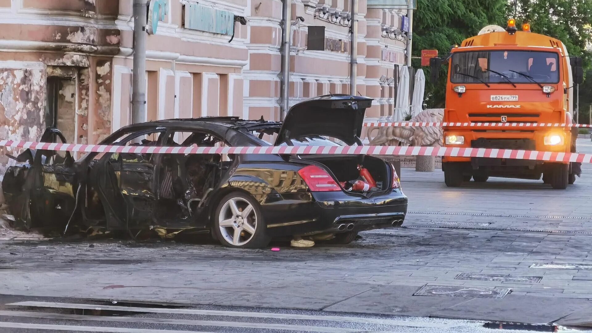 Машины в Москве. Авария в Москве Мерседес вчера. ДТП В Москве вчера Мерседес.