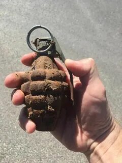 С гранатой в руке