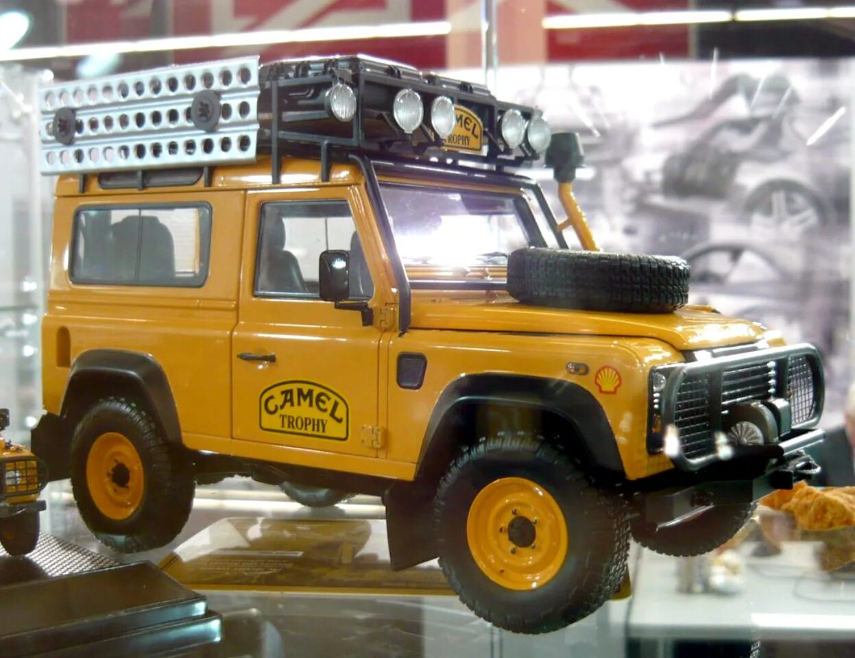 Кэмел трофи 1983. Land-Rover 109 Camel Trophy. Land Rover 110 1/18. Land Rover 110 Black almost real 1:18. Defender real