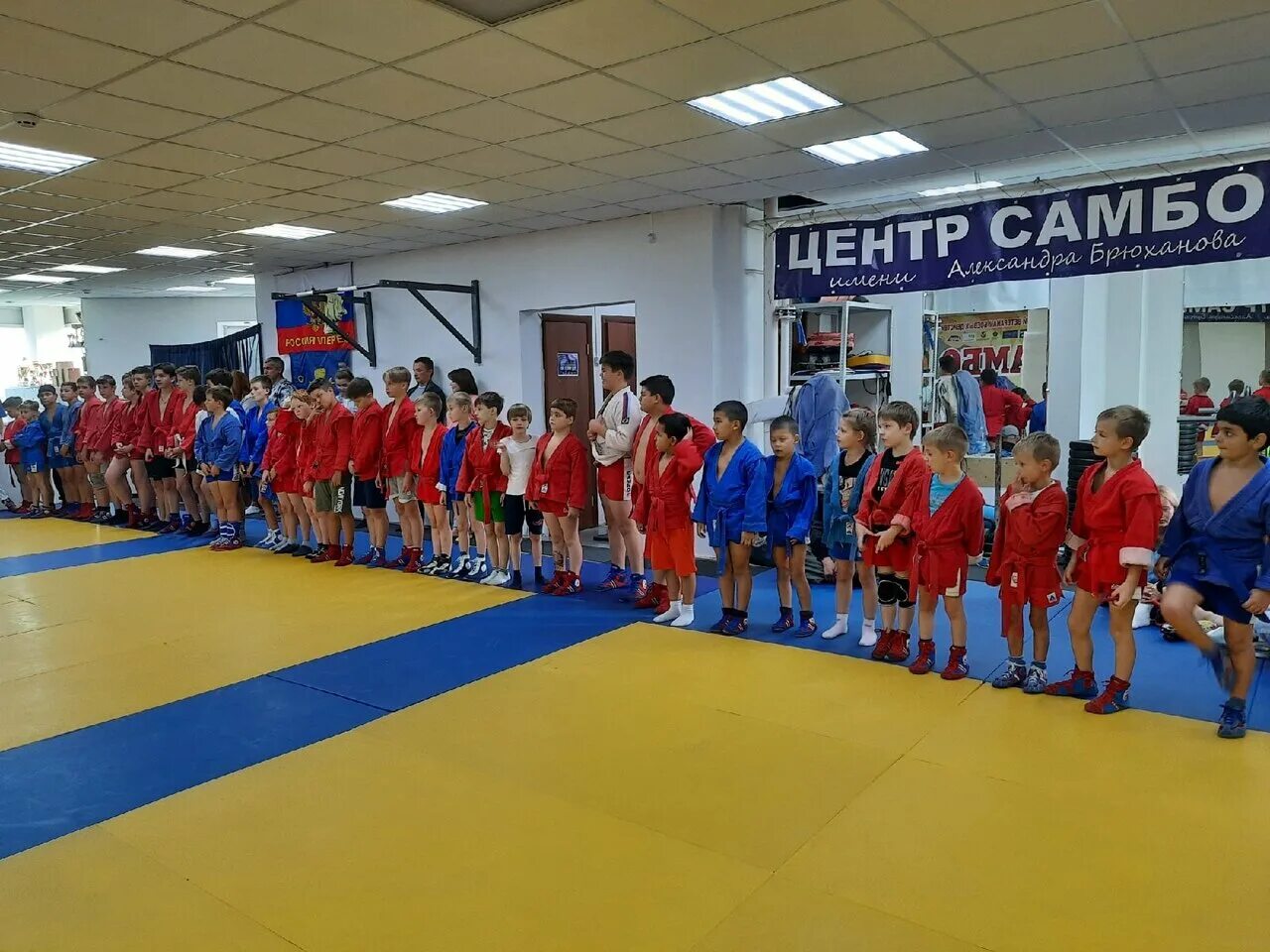 Боевое самбо барнаул. Спортивные объединения. Воровского 110 барнаул центр самбо. Самбо алтайки. Алтайский центр самбо.