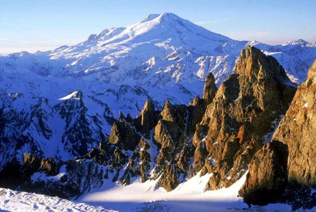 Какие горы более молодые. Джангитау гора. Кабардино-Балкария Домбай. Горы Кавказа Эльбрус. Эльбрус горные вершины — пятитысячники.