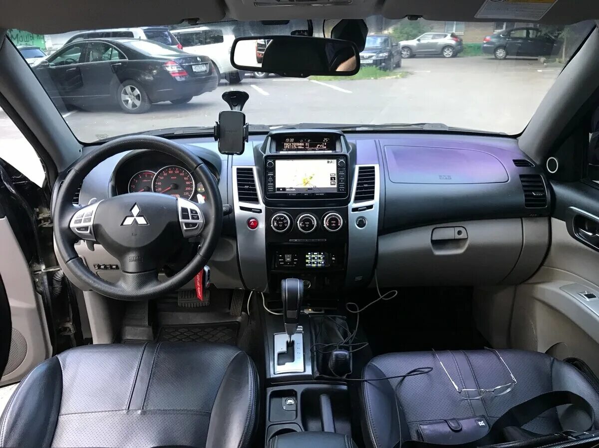 Mitsubishi pajero салон. Mitsubishi Pajero Sport 2 салон. Mitsubishi Pajero Sport 2. Mitsubishi Pajero Sport 2014 салон. Митсубиси Паджеро спорт 2014.