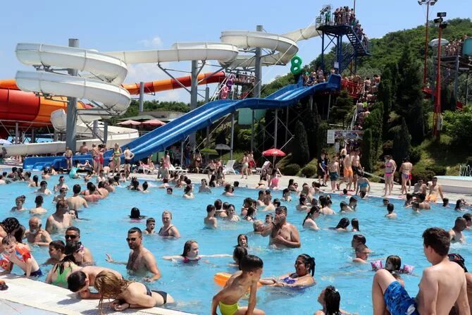 Аквапарк избербаш улица зорге. Избербаш аквапарк. избербаш море аквапарк. каспий аквапарк.