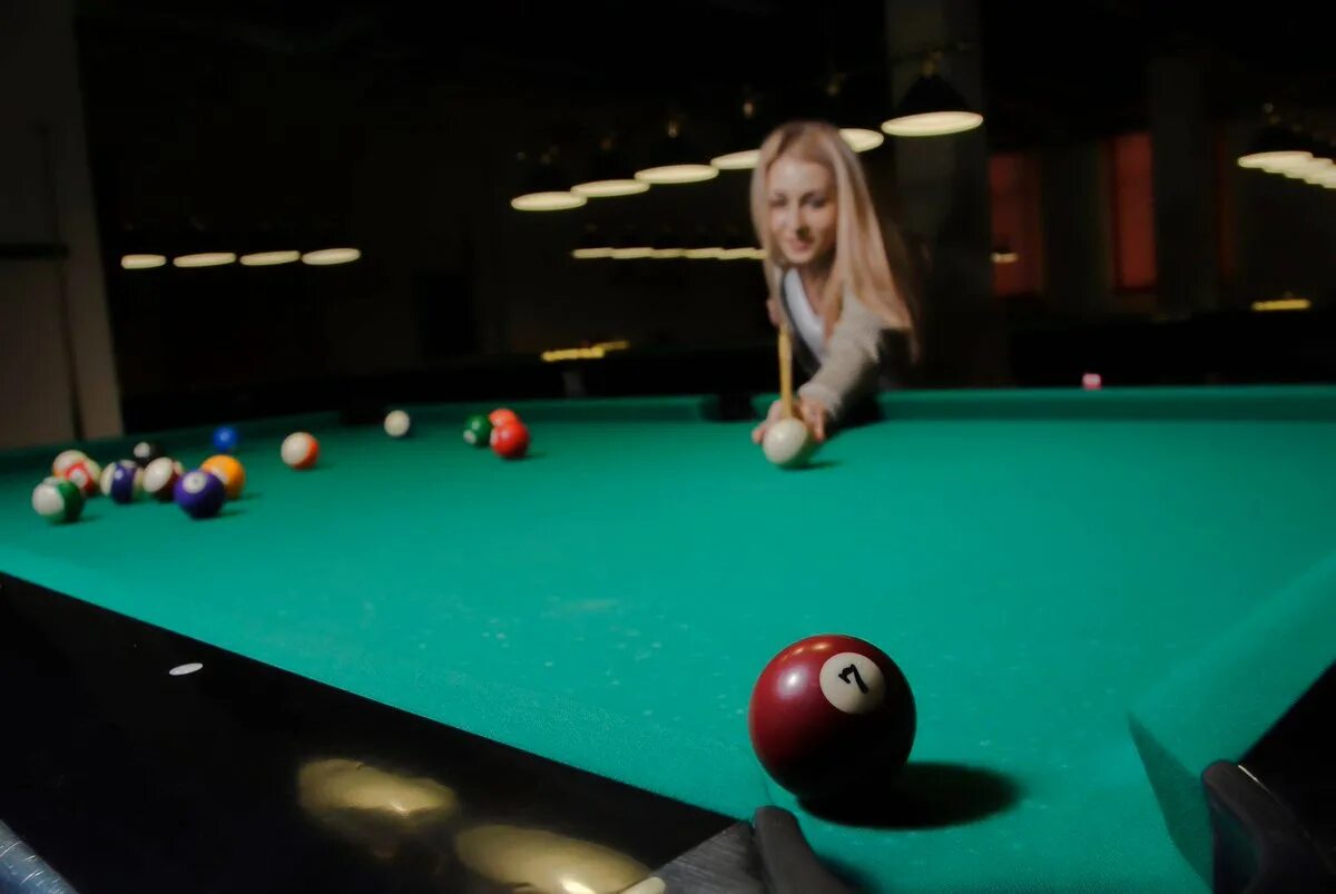 Бильярдные столы американка. Американский бильярд. Американский пул восьмёрка. Пул 9ф. Фотосет с бильярдом мужской.