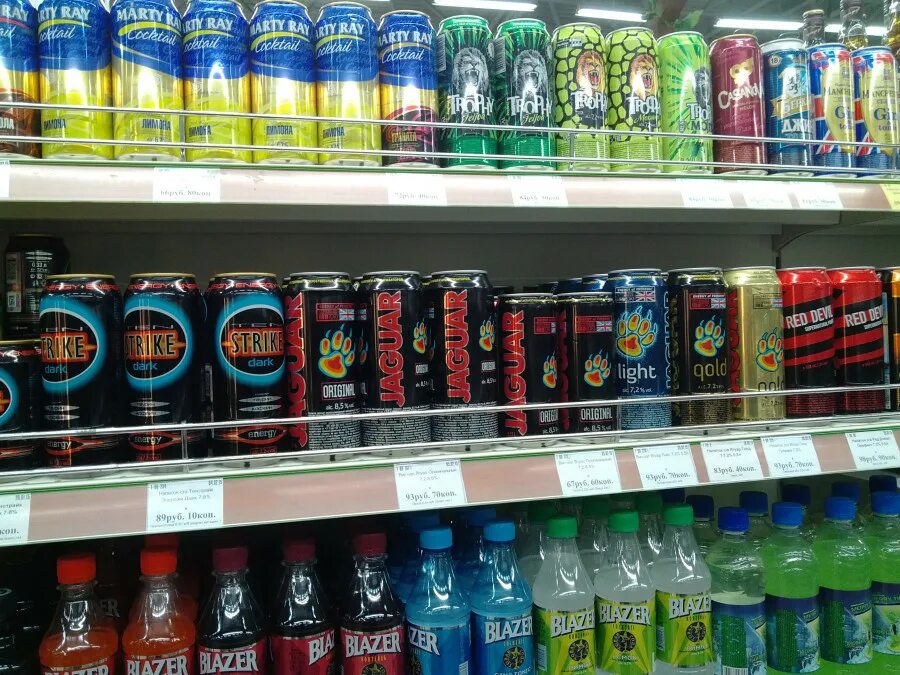 алкогольные коктейли в банках. алкогольные энергетические напитки. алкогольные коктейли в банках. алкогольные коктейли в магазинах. алкогольные коктейли в жестяных банках.