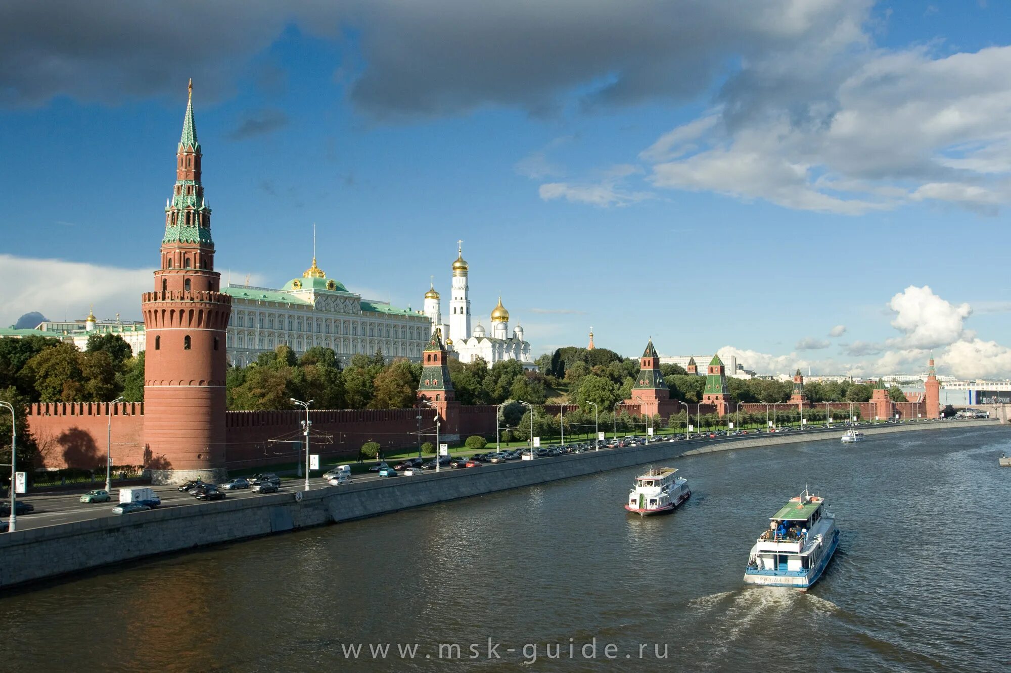 Покажи пожалуйста москву. Водовзводная башня Московского Кремля. Кремль Москва. Кремль панорама. Панорама Москвы.