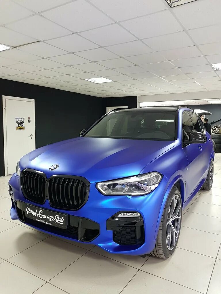 Синий x6. BMW x5m 2021 синий. BMW x5 g05 матовый синий. БМВ х3 синий матовый. БМВ х5 синий матовый.