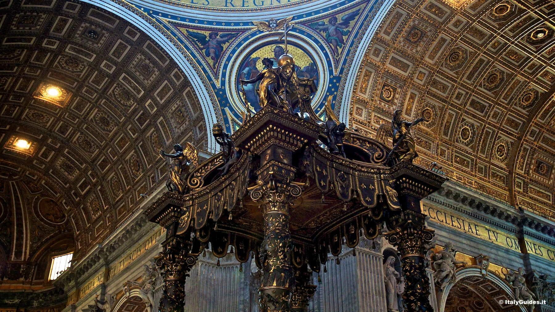 Свод рим. Сан Пьетро Ватикан. Базилика Святого Петра в Ватикане. Алтарь собора Святого Петра.