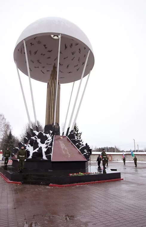 День памяти 6 роты псковских десантников. Памятник 6 роте в пскове. 6 рота вдв памятник. Памяти 6 роты картинки. Подвиг 6 роты 104 полка псковской.