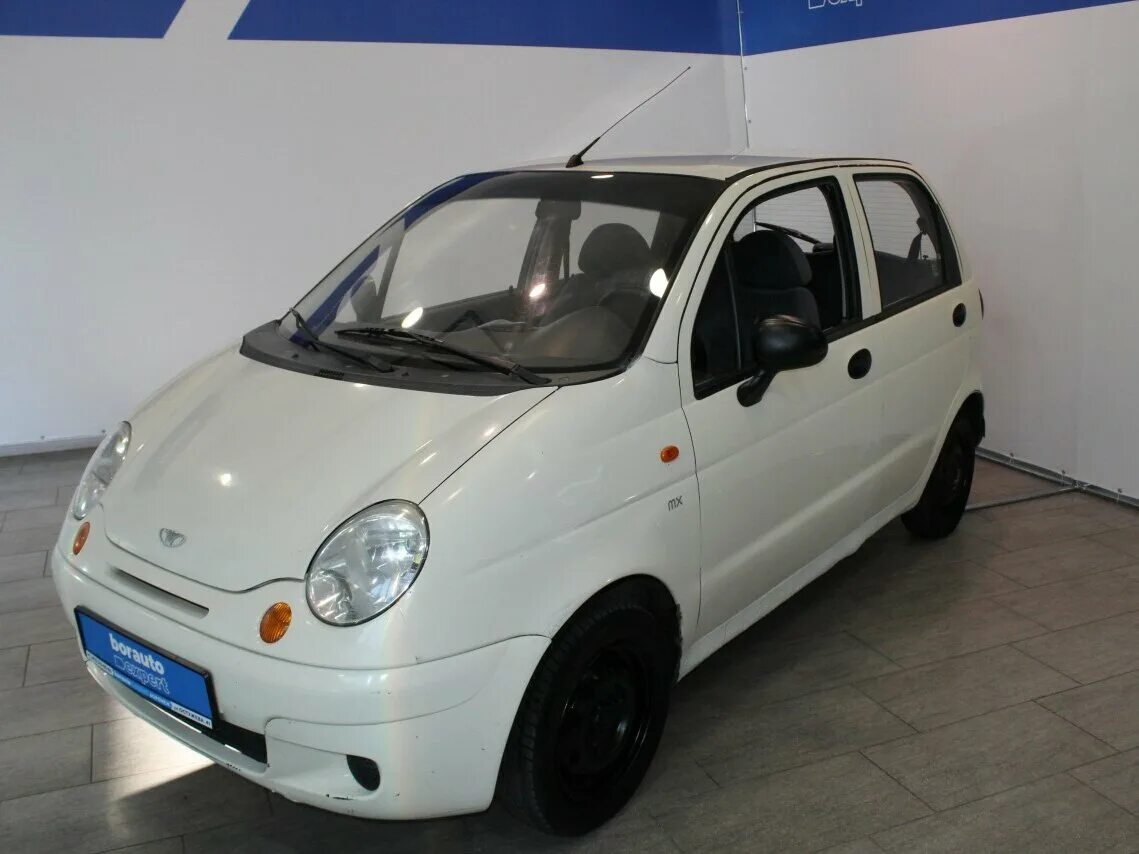 Купить дэу в салоне. Daewoo Matiz с пробегом. Дэу Матиз 0.8 МТ 2011г.. Автомобиль Дэу Матиз белый. Белый Деу Дэу Матиз.