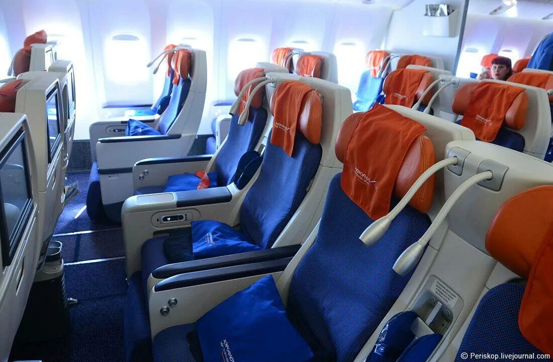 Аэрофлот доп место. Комфорт класс аэрофлот боинг 777-300er. Airbus a330-300 бизнес класс аэрофлот. Аэробус 320 кресла. Аэробус а320 аэрофлот салон.