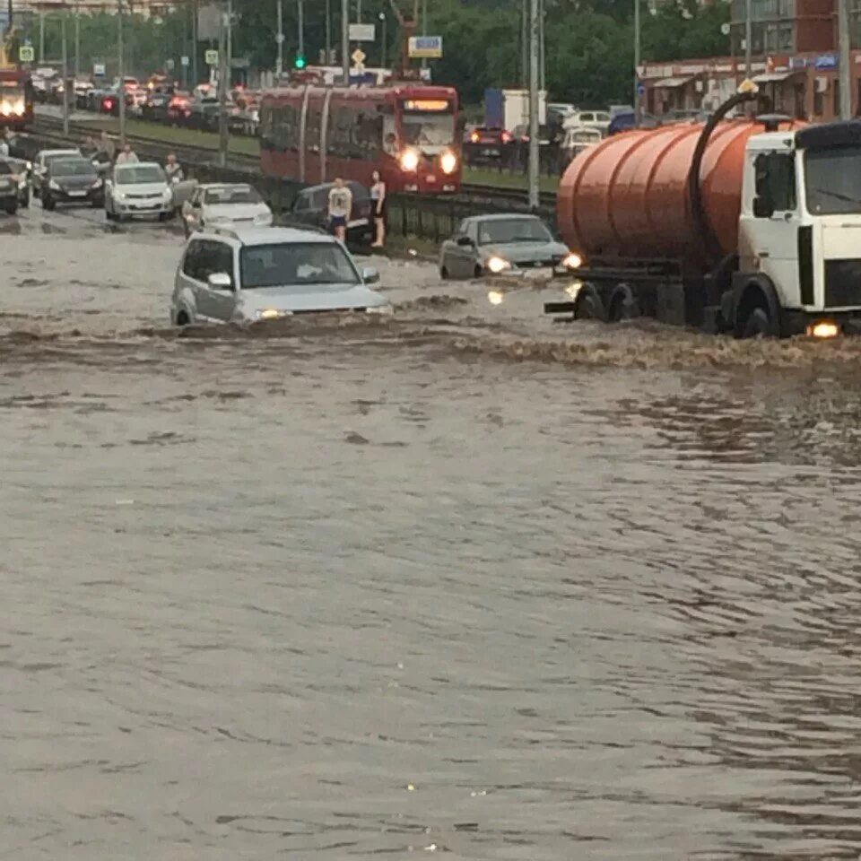 Уровень воды в казани на сегодня. Казань наводнение. Потоп в Татарстане. Затопление Казани. Казань затопило.