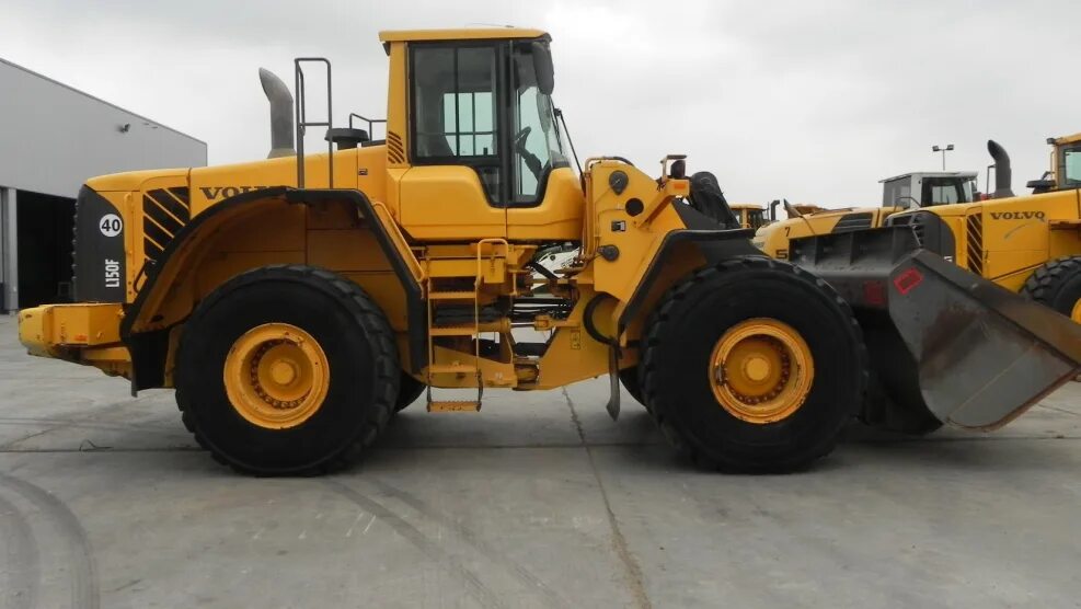 Volvo l150h. Авито погрузчик вольво. Фронтальный погрузчик вольво 220. Фронтальный погрузчик volvo 260. Погрузчик volvo l120f.