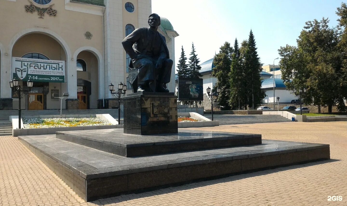 Памятник мажиту гафури в уфе. Башкирские писатели гафури. Мажита гафури казань. Г. Гафури мажит нурганиевич.