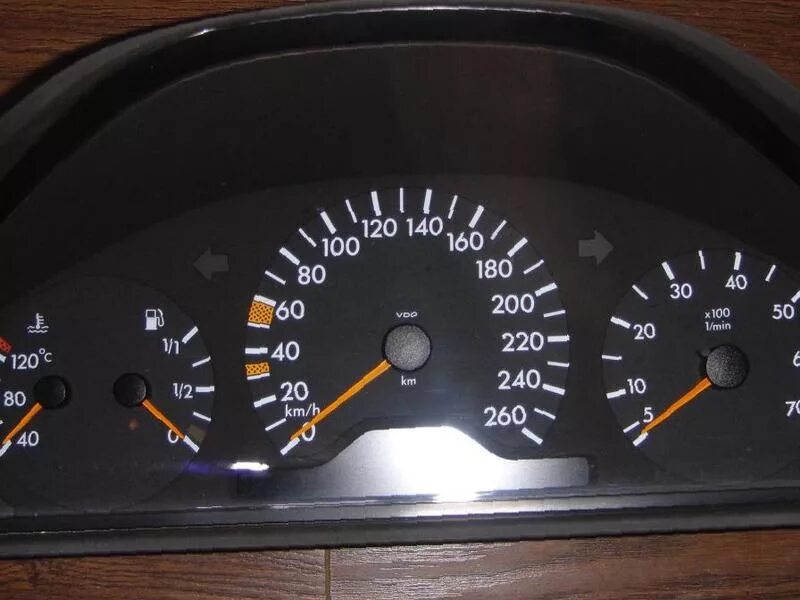 панель приборов мерседес 210. приборная панель мерседес w210. панель приборов мерседес 210. щиток приборов мерседес w210. панель мерседес w210.