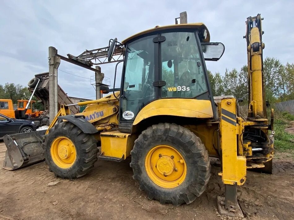 Komatsu wb93s-5. Komatsu wb97s. Komatsu экскаватор wb93-r 2. Фронтальный мини погрузчик комацу. Коматсу трактор погрузчик.