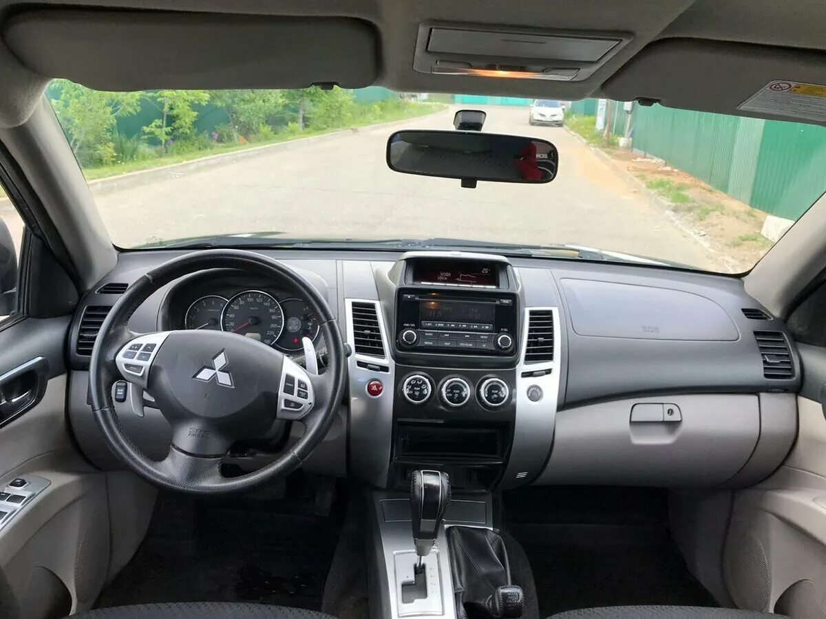 Панель pajero sport. Mitsubishi Pajero Sport 2008 торпеда. Mitsubishi Pajero Sport 2014 торпеда. Панель Митсубиси Паджеро спорт 2015. Паджеро спорт 2015 дизель.