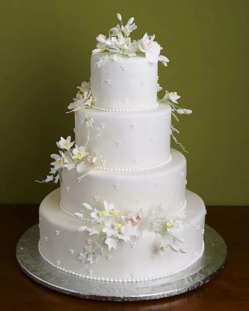 идеальный торт на свадьбу. свадебный торт 4 яруса. свадебный брендовый торт. шикарные свадебные торты белоснежные. заказ свадебного торта фото.