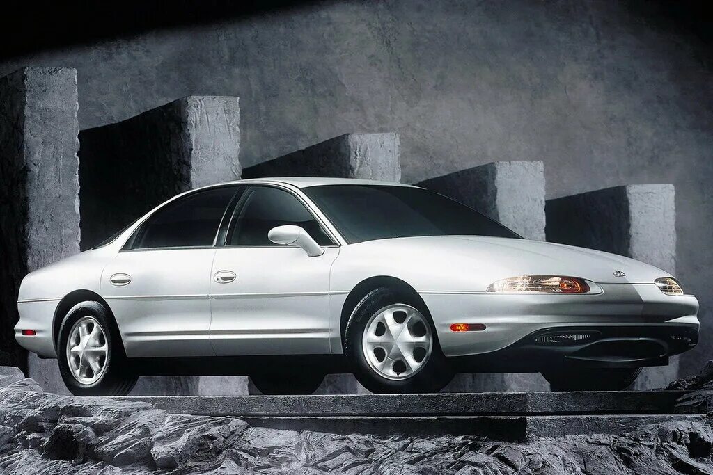 24 января 2025 года - 30 лет с начала серийного выпуска Oldsmobile Aurora - Olds