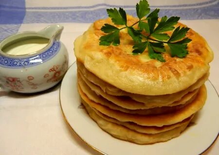 Хачапури на сковороде с сыром и сметаной