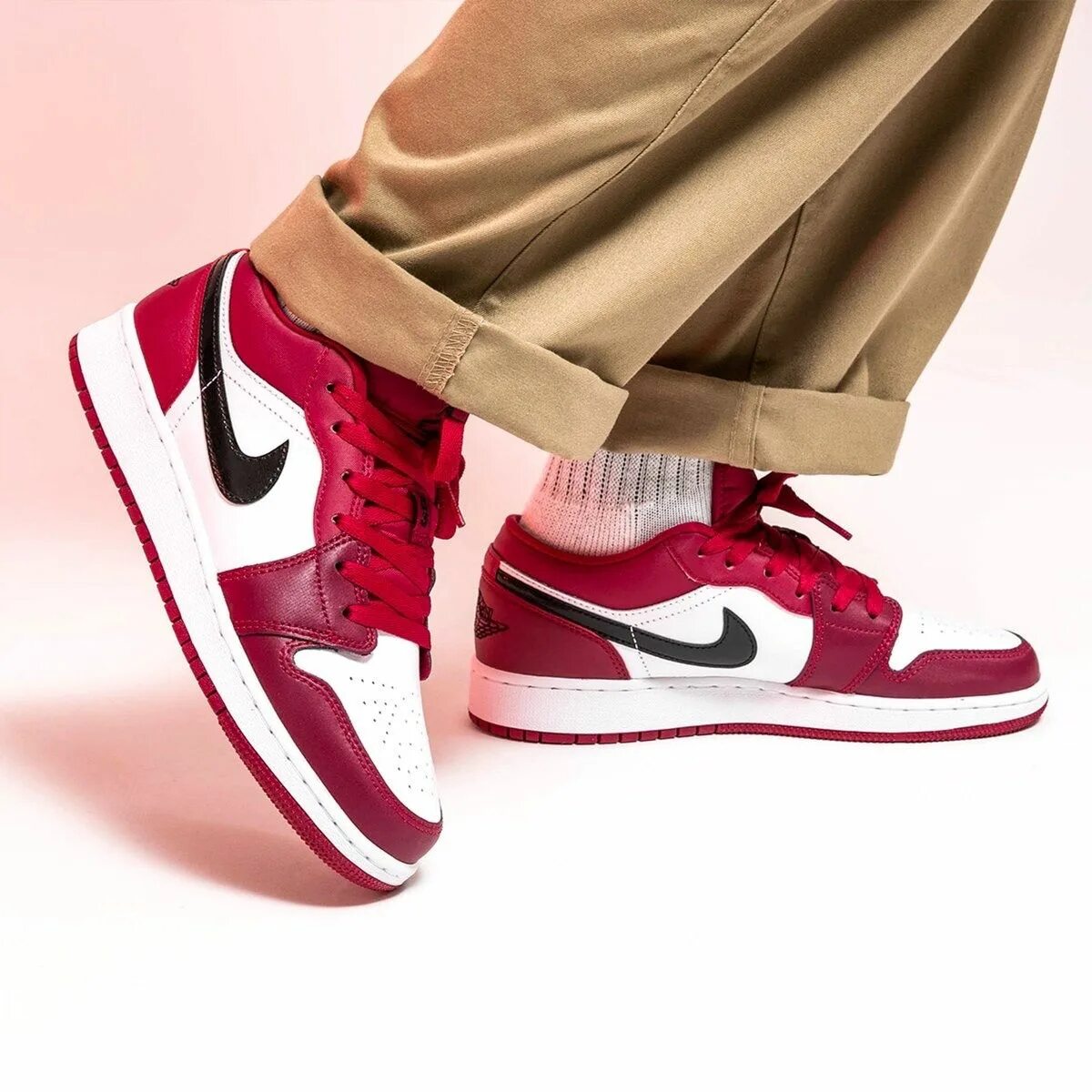 Найк 1 лоу. Nike Air Jordan 1 Low Red. Nike Jordan 1 Low Red. Nike Air Jordan 1 Low Red Black White. Nike Jordan 1 Low.