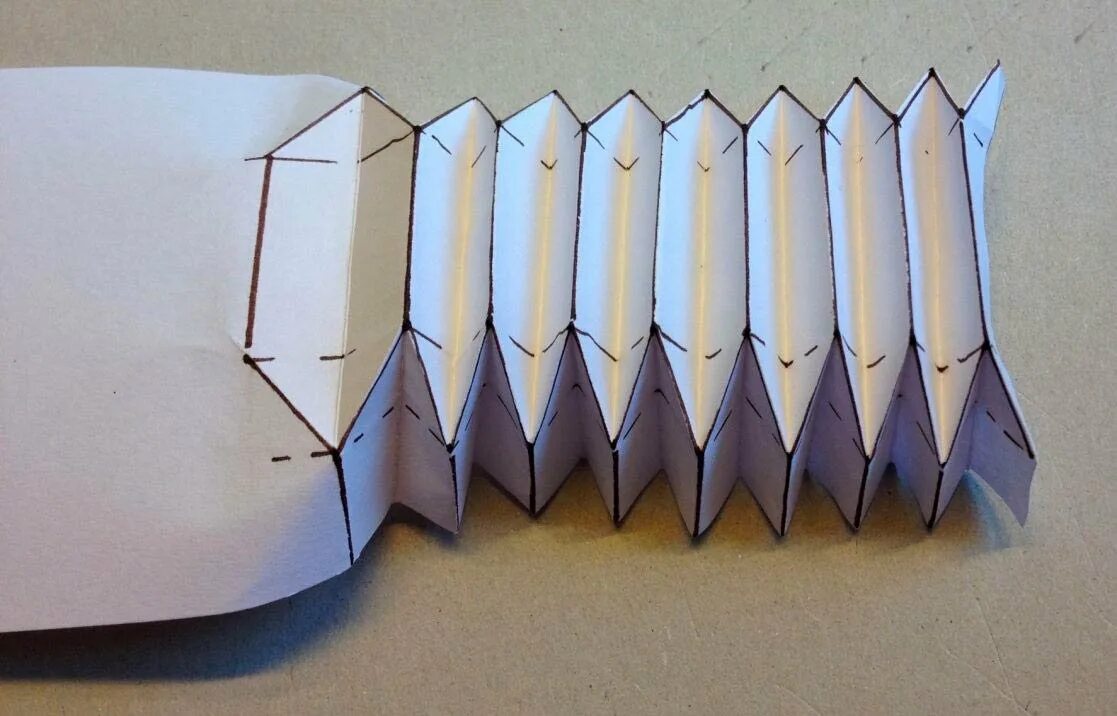 Картонная гармошка. Бумажная гармошка. Поделки из бумаги сложенной гармошкой. Гармошка концертина. Оригами гармошка.