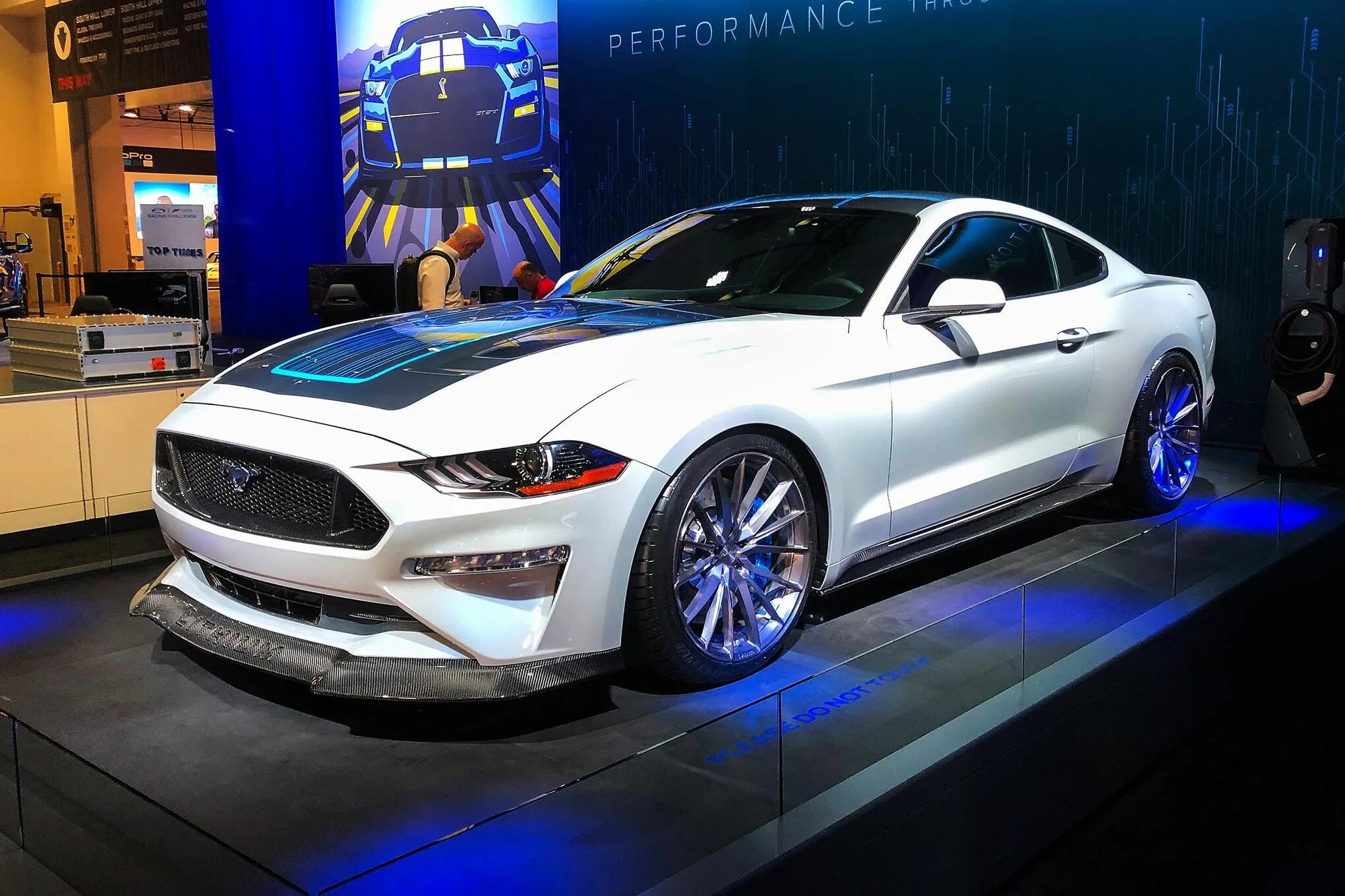 Машины 2026. Ford Mustang Electric. Форд Мустанг 2022 Electric. Мустанг электромобиль 2022. Форд Мустанг 2021.